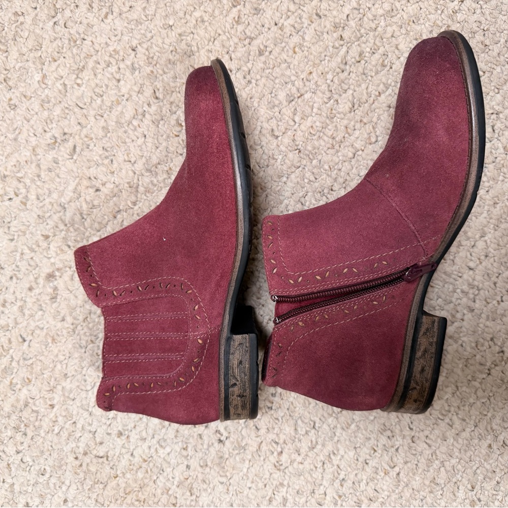 Earth Women's Burgundy Ankle Boots